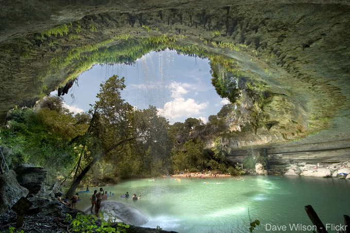 Resultado de imagen de Hamilton Pool una piscina natural formada de por la naturaleza cuando el domo de la caverna colapso